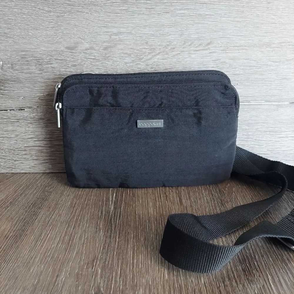 Baggallini Waist Convertible Crossbody Fanny Pack Belt Bag Black Nylon Purse